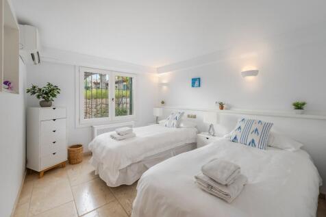 Bedroom (2)
