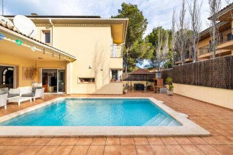 Exterior and Pool (2