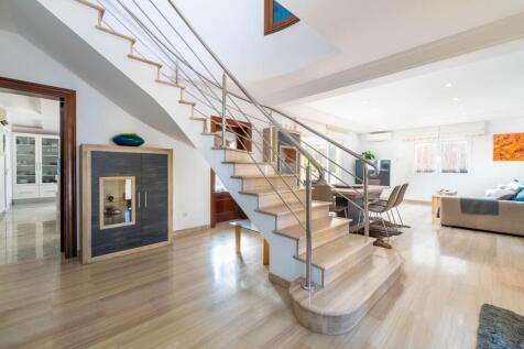 Entrance Hall (2)