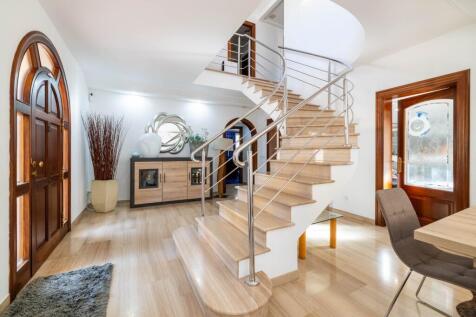Entrance Hall (1)