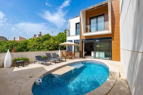 Exterior and Pool (1