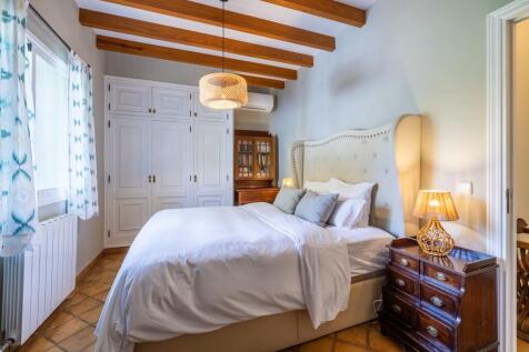 Room (3)