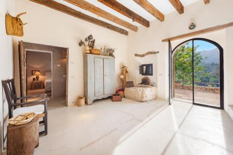 Entrance Hall (1)