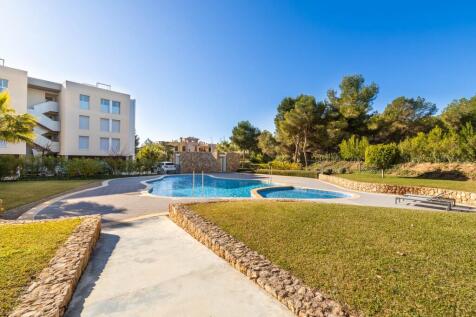 Pool and Exterior (2