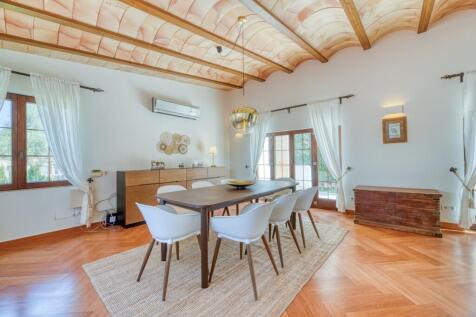Kitchen table 