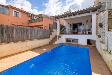 Exterior and Pool (1