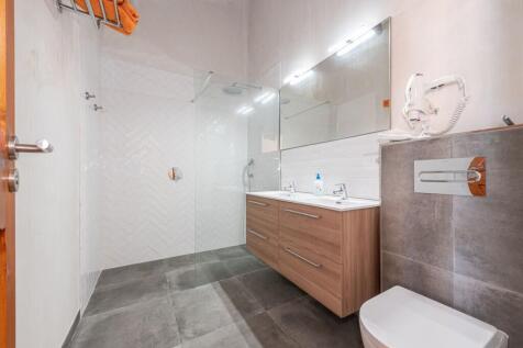 Bathroom (3)