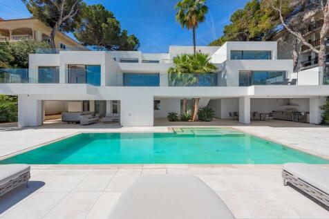 Exterior and Pool