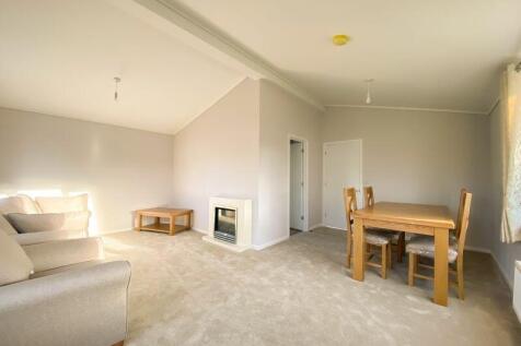 LIVING ROOM/DINER