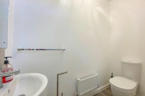 GROUND FLOOR W.C.