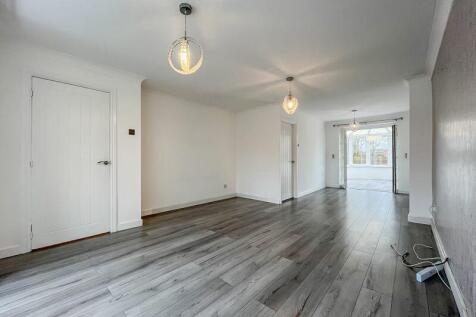 LIVING ROOM/DINER