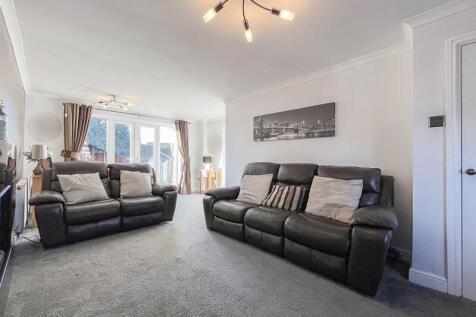 LIVING ROOM/DINER