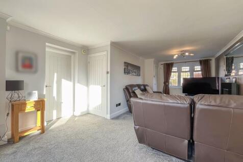 LIVING ROOM/DINER