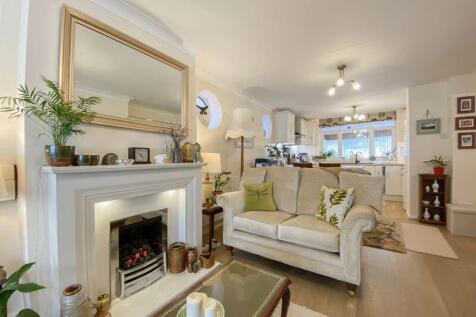 LIVING ROOM/DINER/KITCHEN