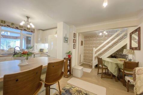 LIVING ROOM/DINER/KITCHEN