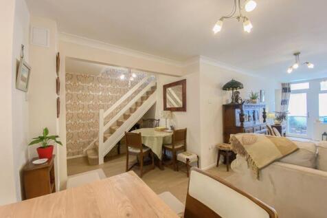 LIVING ROOM/DINER/KITCHEN