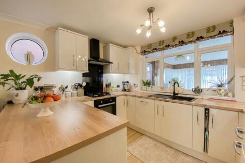 LIVING ROOM/DINER/KITCHEN