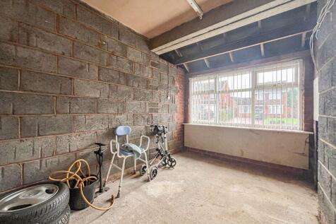 INTEGRAL STORE ROOM (FORMER GARAGE)