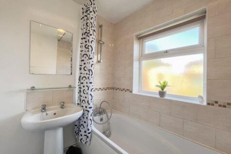 GROUND FLOOR BATHROOM