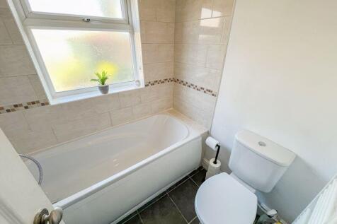 GROUND FLOOR BATHROOM