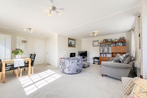 LIVING ROOM/DINER