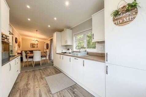 OPEN PLAN KITCHEN/LIVING ROOM
