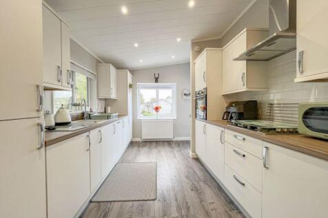 OPEN PLAN KITCHEN/LIVING ROOM