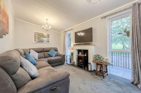OPEN PLAN KITCHEN/LIVING ROOM