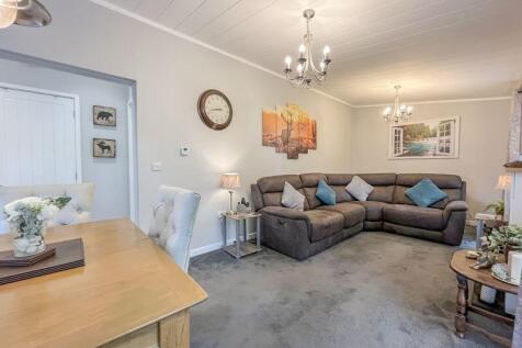 OPEN PLAN KITCHEN/LIVING ROOM
