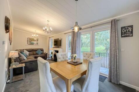 OPEN PLAN KITCHEN/LIVING ROOM