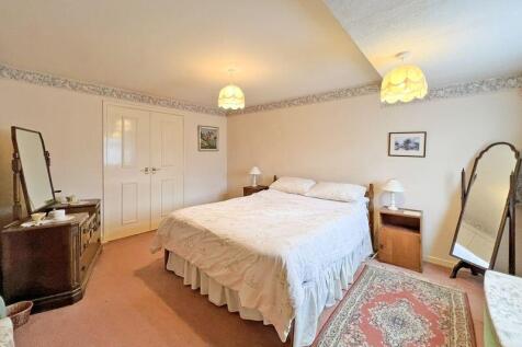 UPSTAIRS BEDROOM