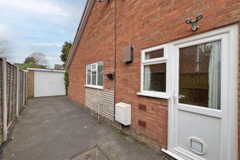 SIDE ACCESS / GARAGE