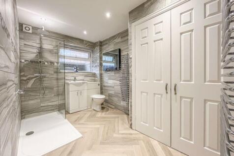 GROUND FLOOR SHOWER ROOM
