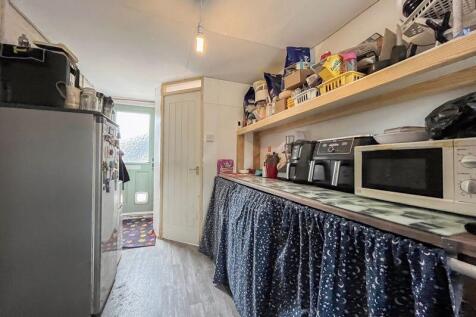 UTILITY ROOM (FORMER GARAGE)