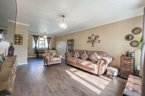 LIVING ROOM/DINER