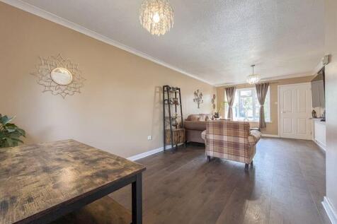 LIVING ROOM/DINER