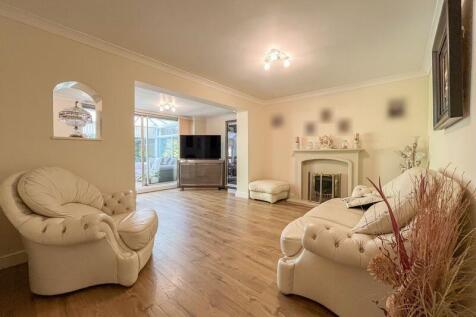 LIVING ROOM/DINER