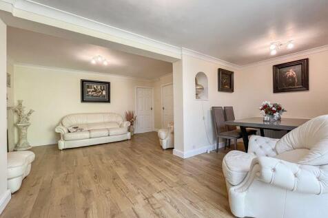 LIVING ROOM/DINER