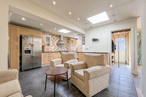 OPEN PLAN KITCHEN