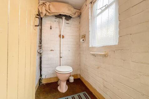 GROUND FLOOR WC