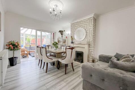 LIVING ROOM/DINER
