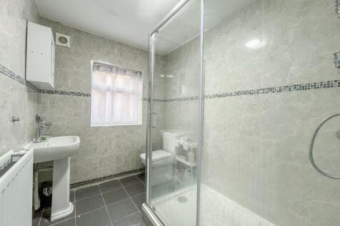 GROUND FLOOR SHOWER ROOM