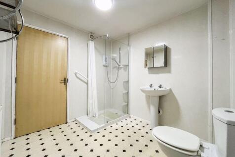 GROUND FLOOR SHOWER ROOM