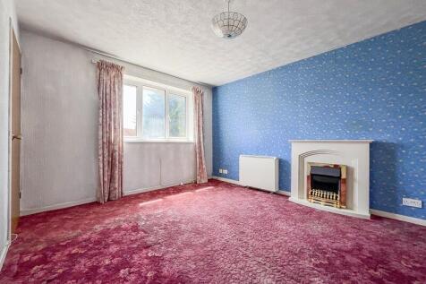 LIVING ROOM/BEDROOM