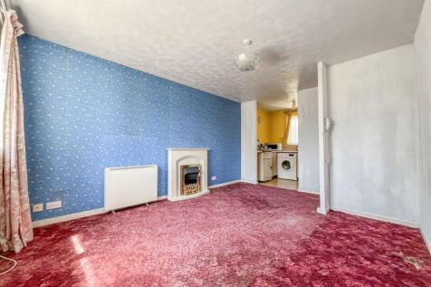 LIVING ROOM/BEDROOM