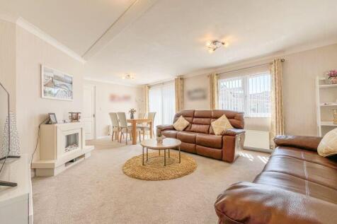 LIVING ROOM/DINER