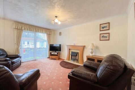 LIVING ROOM/DINER
