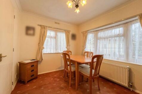 LIVING ROOM/DINER