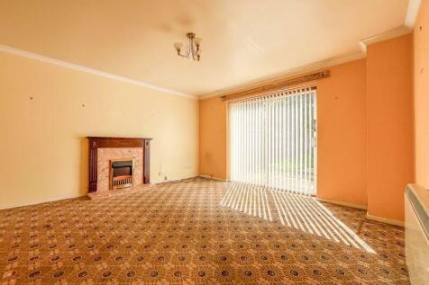 LOUNGE/DINING AREA