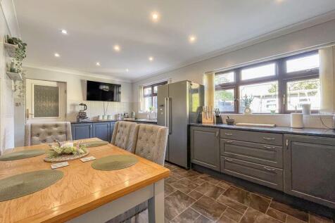BREAKFAST KITCHEN/DINER